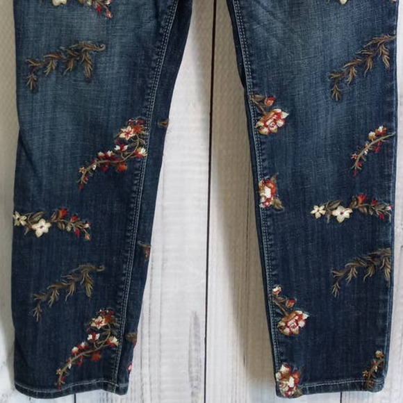 Laurie Felt | Classic Denim All-Over Floral Embroidered Slim Leg Jeans - Picture 4 of 15